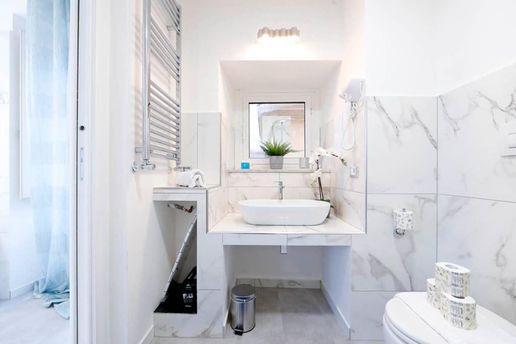 White Panoramic Jacuzzi Suite Trastevere - Top Collection Roma Eksteriør bilde