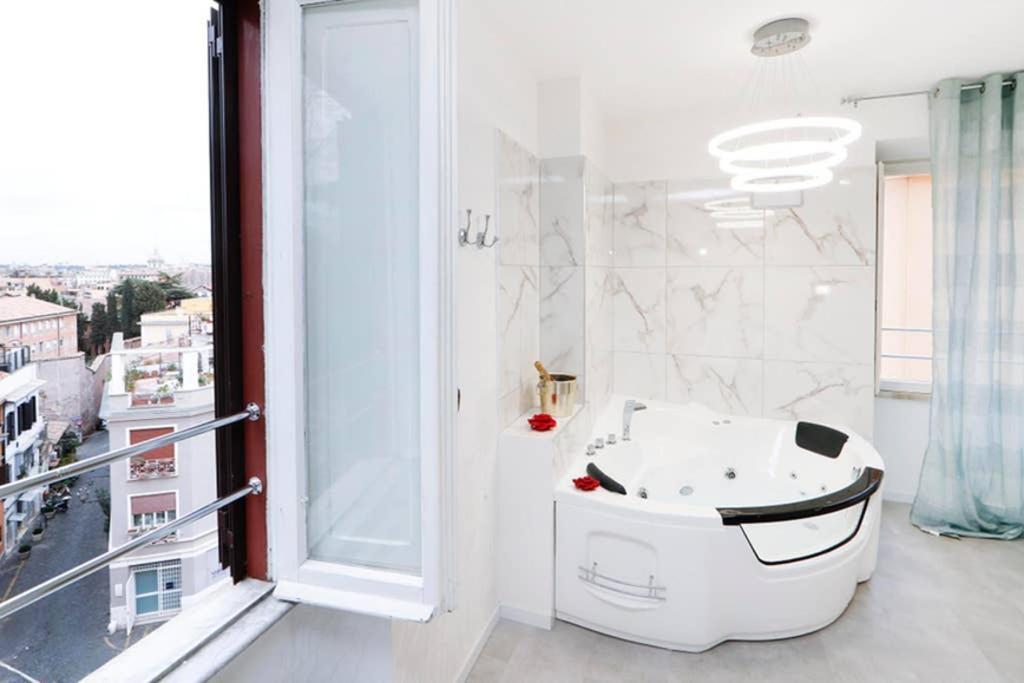 White Panoramic Jacuzzi Suite Trastevere - Top Collection Roma Eksteriør bilde